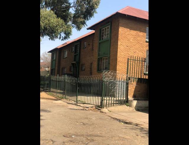 8 BEDROOM APARTMENT FOR SALE IN ROSETTENVILLE